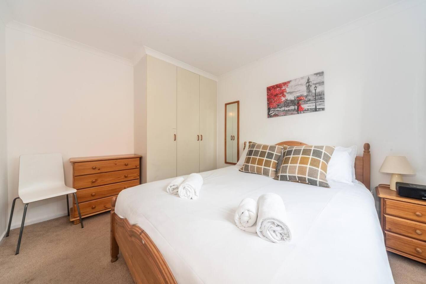 Sunny Maisonette With Views Over Canary Wharf, ロンドン エクステリア 写真