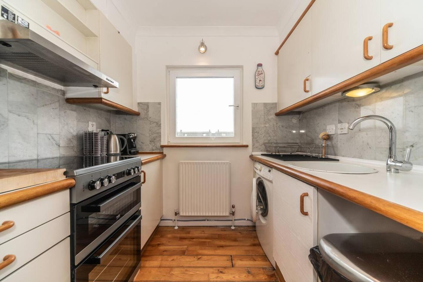 Sunny Maisonette With Views Over Canary Wharf, ロンドン エクステリア 写真