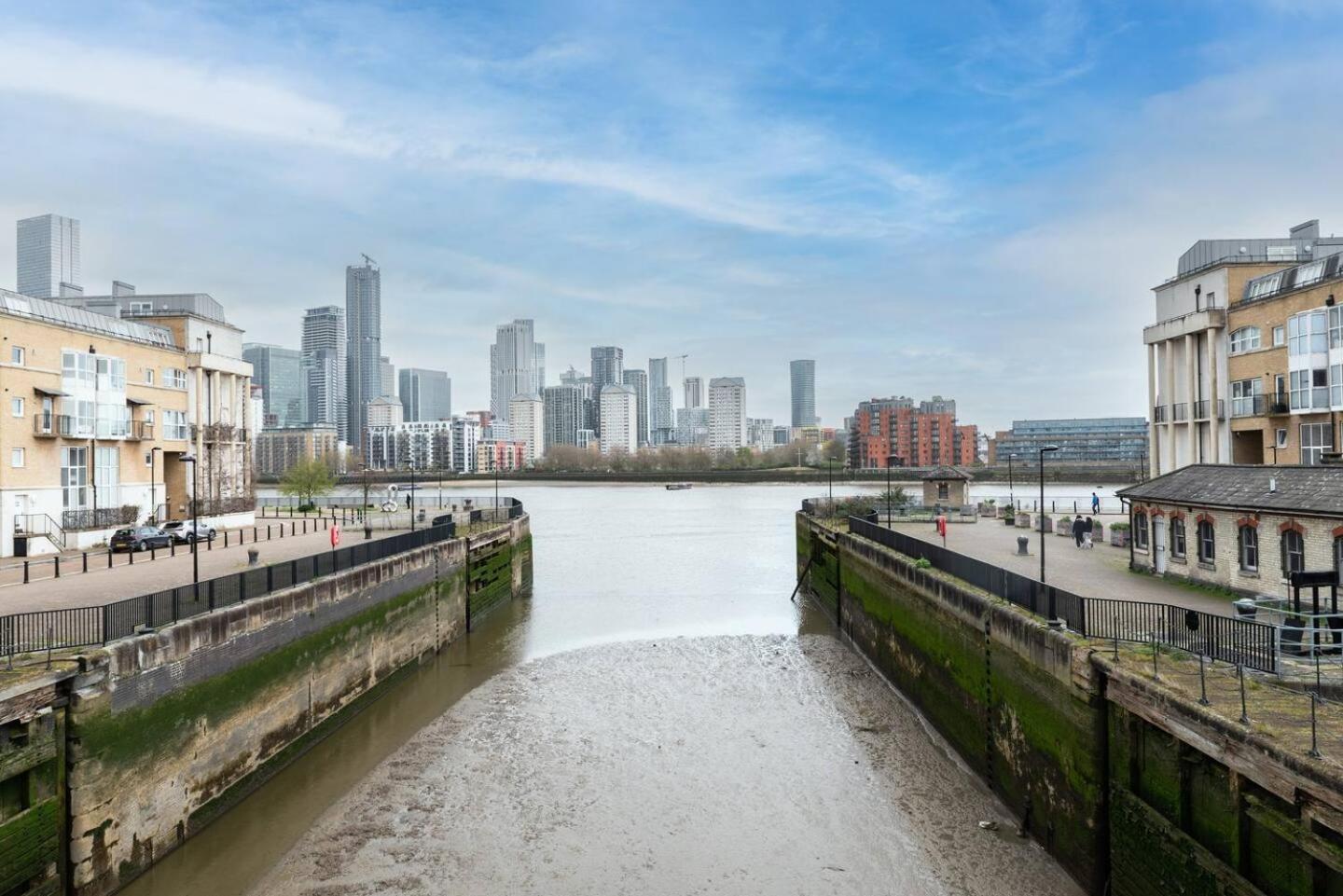 Sunny Maisonette With Views Over Canary Wharf, ロンドン エクステリア 写真