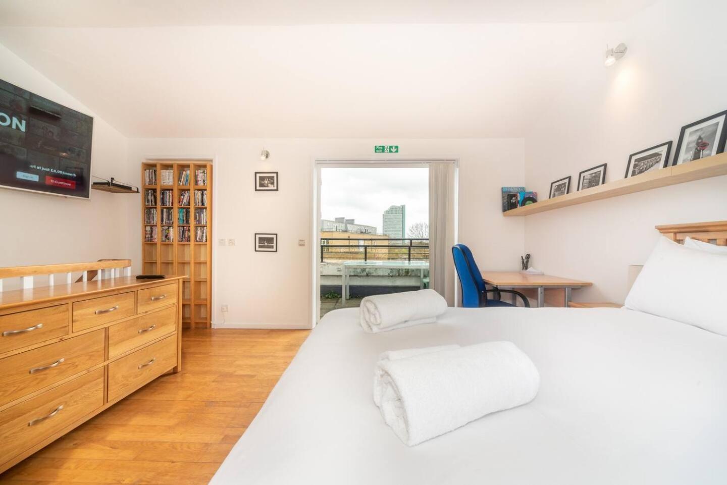Sunny Maisonette With Views Over Canary Wharf, ロンドン エクステリア 写真